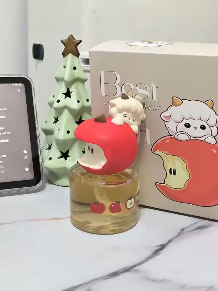 可爱晕啦！女孩纸真的很吃这苹果小羊