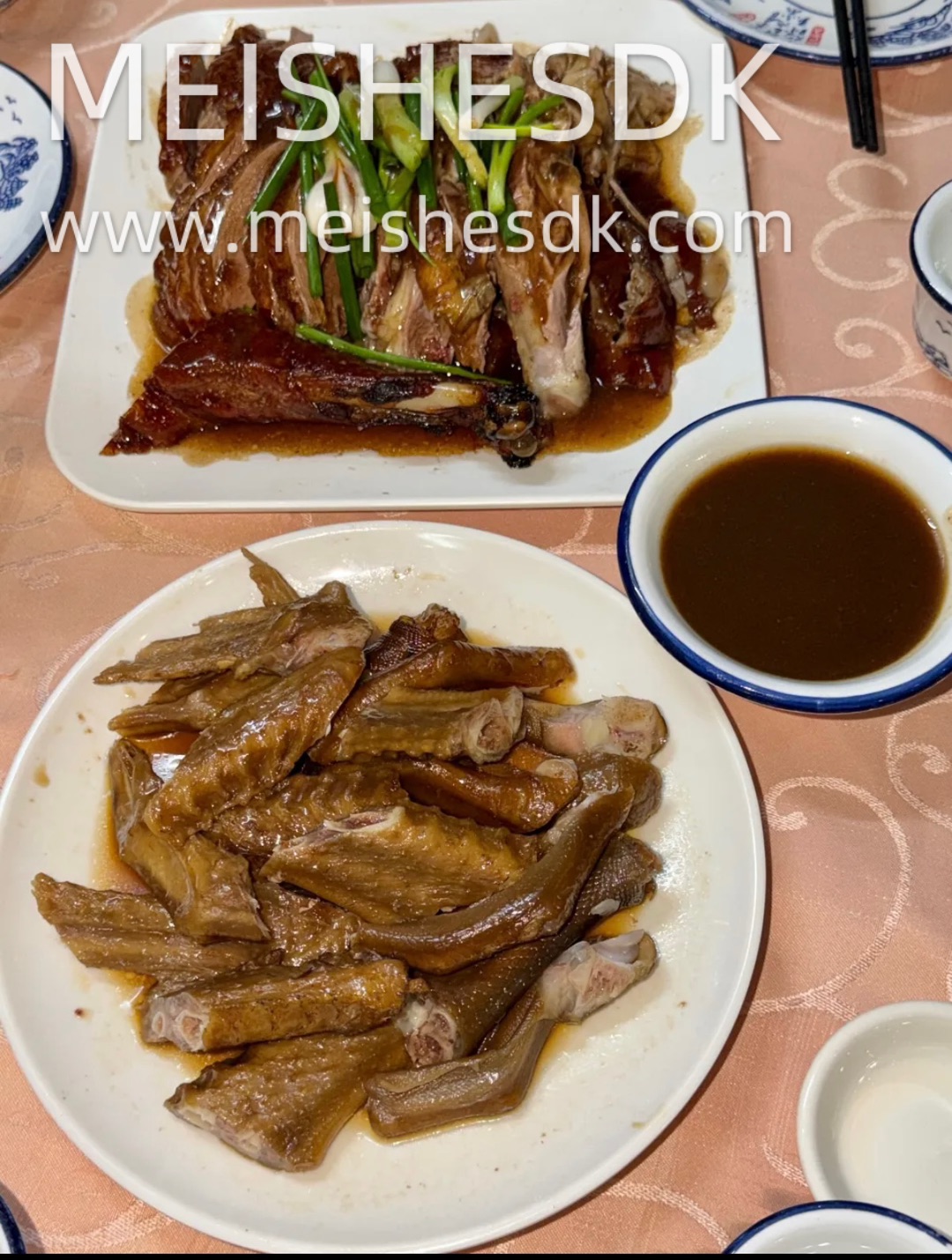 湛江真的是严重被低估的美食城市！！！  1️⃣弹丸之地 2️⃣喜盈门 3️⃣砂煲辣鸡粉（万达店） 4️⃣冰火菠萝包 5️⃣柳州螺狮粉 6️⃣津津烧鹅  7️⃣麦兽餐吧 8️⃣泰国榴莲刨冰 9️⃣费里曼餐厅