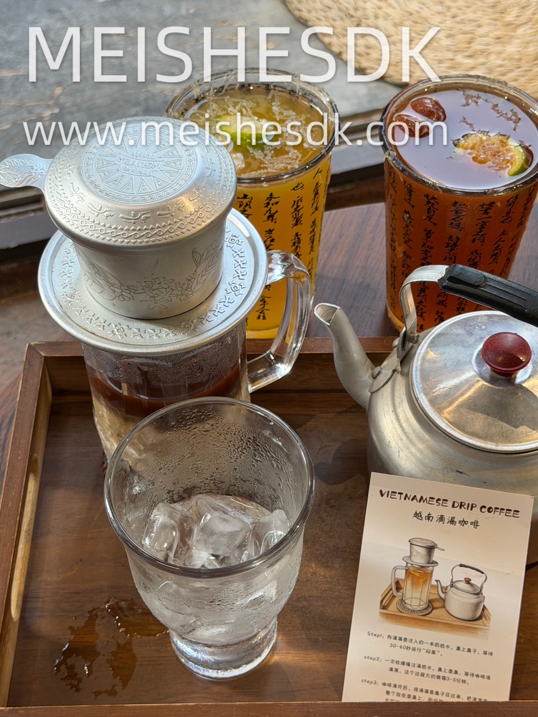 来湛江赤坎N立方七号码头打卡 一定要试试这家蔚记葡挞鸡蛋仔 现点现烤 拿到手还冒着热气 刚出炉香到走不动路了 他们家的☕️出品也不错👍 - ✔️招牌葡挞鸡蛋仔 外壳薄脆 咬开直接爆馅 奶香葡挞内馅满满 好好吃 ✔️斑斓香芋鸡蛋仔 清新斑斓香 绵密香芋内馅 甜而不腻 ✔️珍珠奶茶葡挞 Q弹珍珠➕奶茶流心 一口双重口感 ✔️浓郁巧克力 醇厚丝滑 巧克力脑袋闭眼🐛 ✔️还有咸蛋黄、抹茶口味，甚至可以选任...