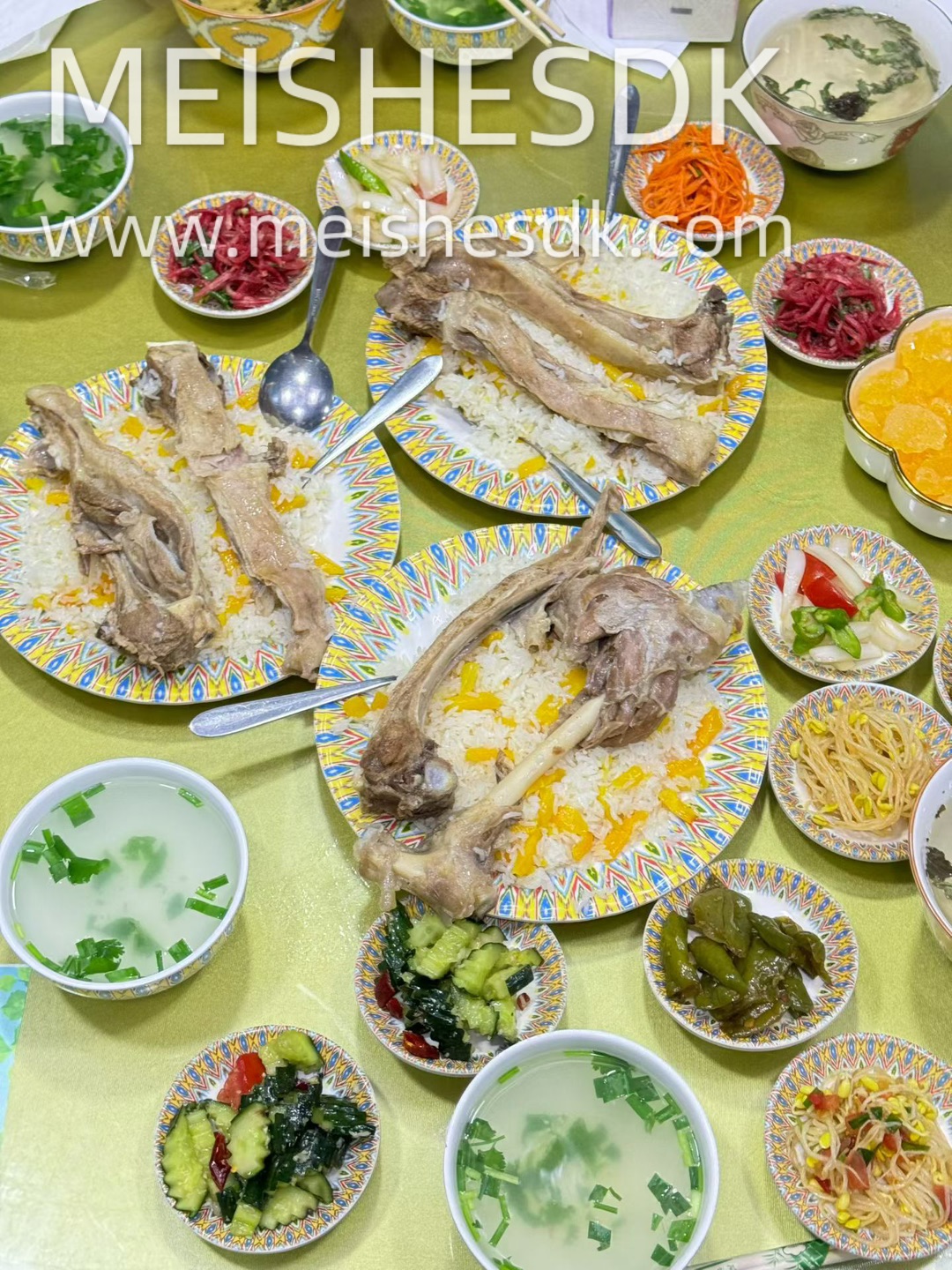 到沙雅要吃抓饭，一大早的太硬了[胜利][胜利][胜利] 阿克苏地区的抓饭王，米饭🍚无限续