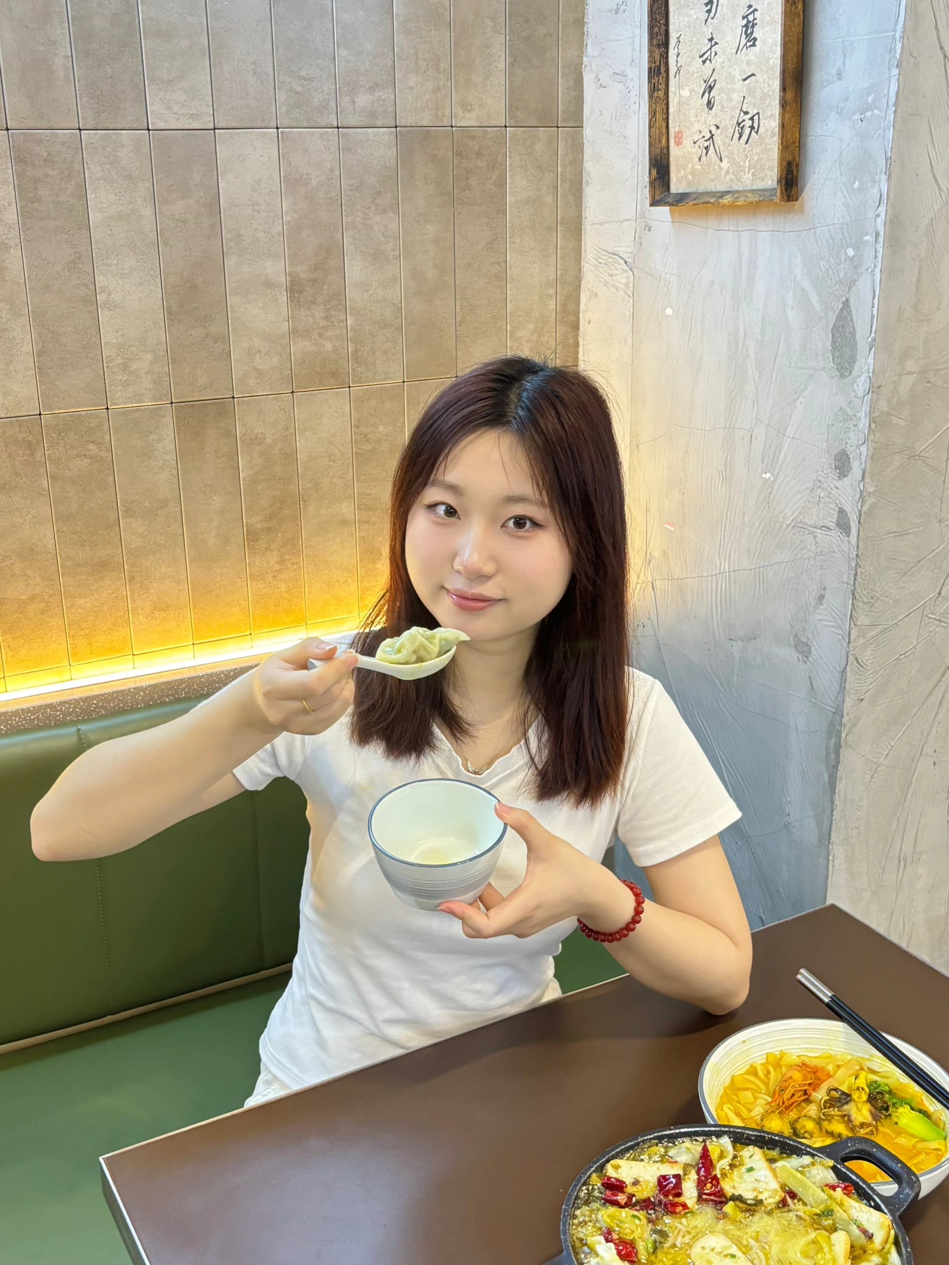 我在广州吃到了老坛酸菜🥟饺子火锅。。。