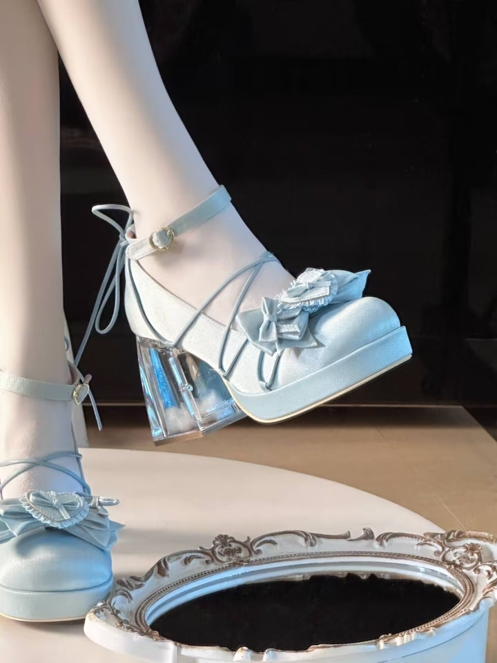 蓝色的玻璃心事超级心动啊！！鞋头上分玫瑰是可拆卸的，超级貌美就是说 #LO鞋安利 #Lolita #lolita穿搭