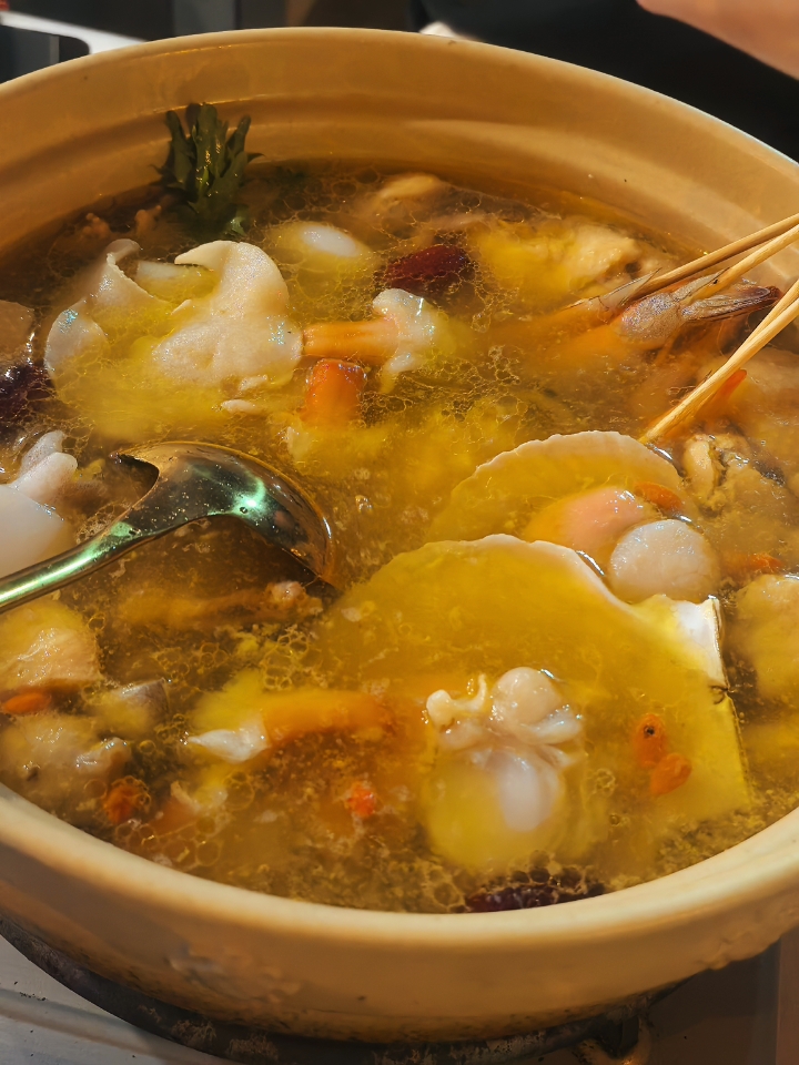打工辛苦了！今天奖励自己一碗海鲜鸡汤🐔