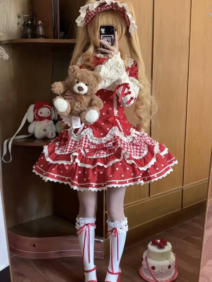 往那一站好像洋娃娃啊，硬糖啵啵真的太doll啦尤其是红色呀