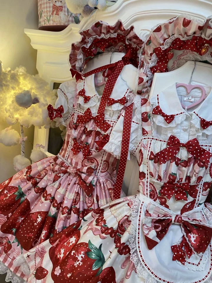 士多啤梨双色都是绝美的嘞好嘛！！！真的是超级喜欢草莓柄的嘞 #Lolita #lolita原创设计 #士多啤梨#梦孚子原创Lolita
