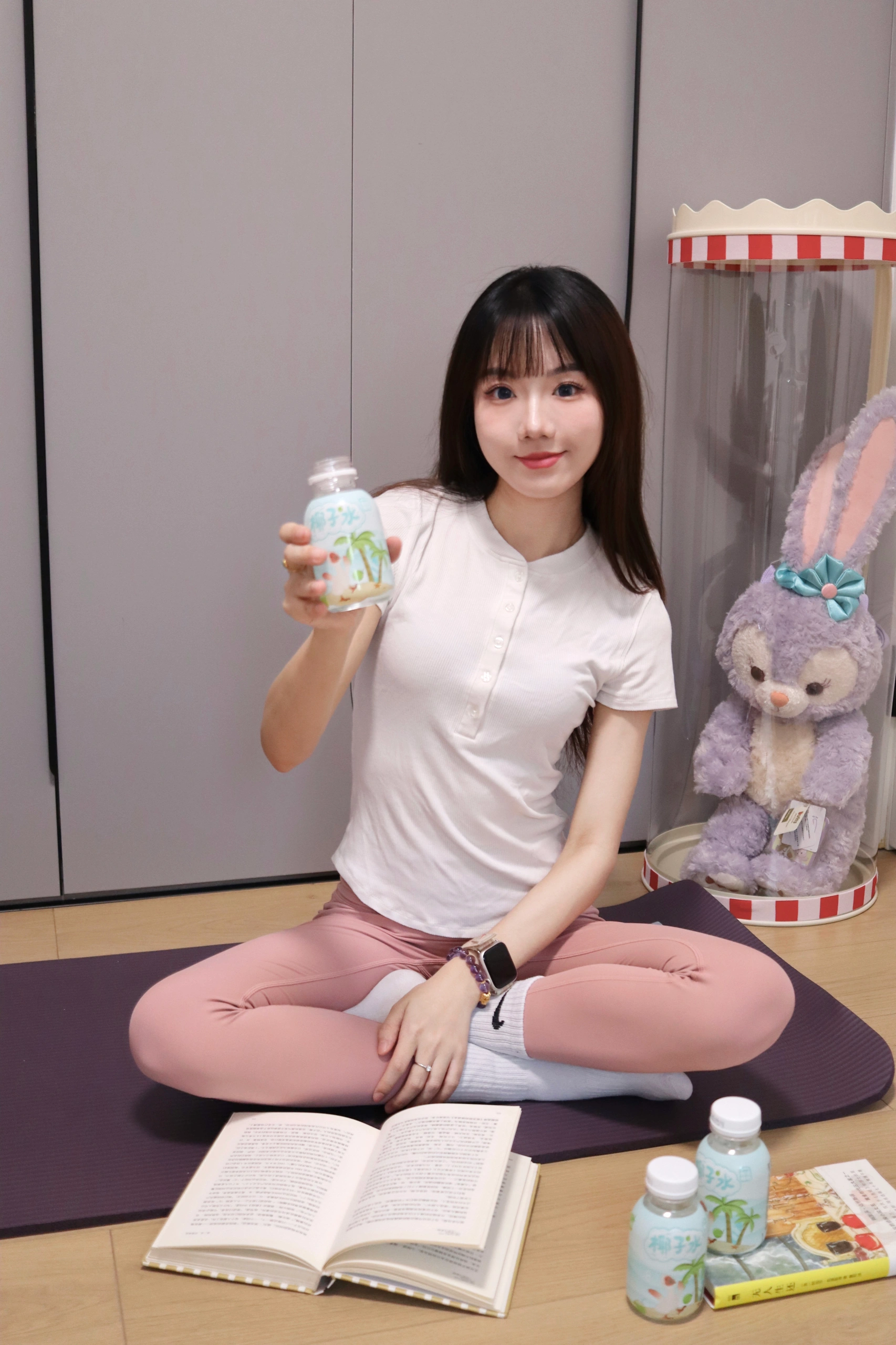 椰子水+瑜伽！宅家也能健康生活～