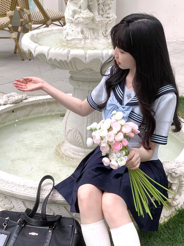 就素这个晴空蓝抚蝶女子好嘛！！！这个颜色也是超级显白的嘞，俺又爱啦 #jk制服 #梗豆物语#梗豆抚蝶女子晴空蓝