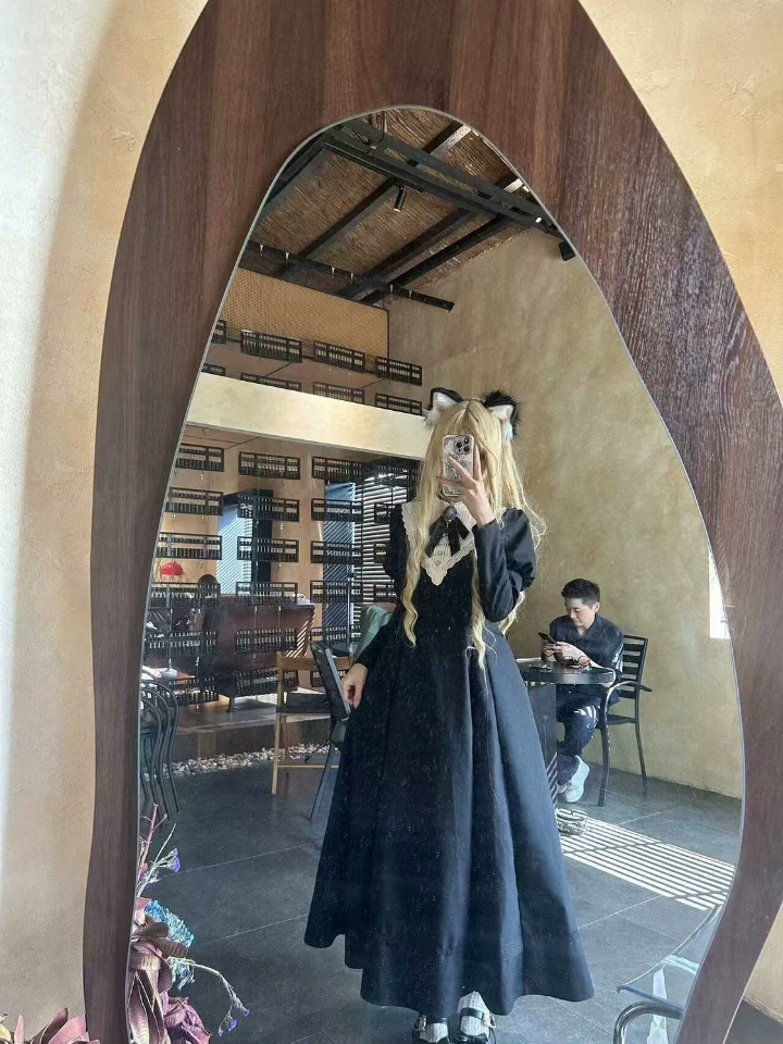 有没有老婆知道这是谁家的围裙，搭配威廉小姐这也太好看了吧！！！嘎嘎冲 #Lolita #lolita原创设计 #lo裙 #威廉小姐#琉璃城堡lolita