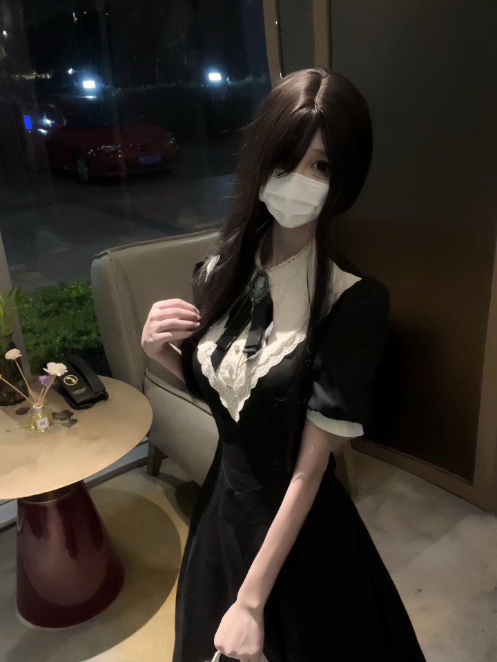 纠结了好久夏天还是穿短袖款啊，这条真的是优雅感属实是拿捏啦，真的好好看的嘞，米米嘟 #lo#lo安利#lolita#威廉小姐#琉璃城堡lolita