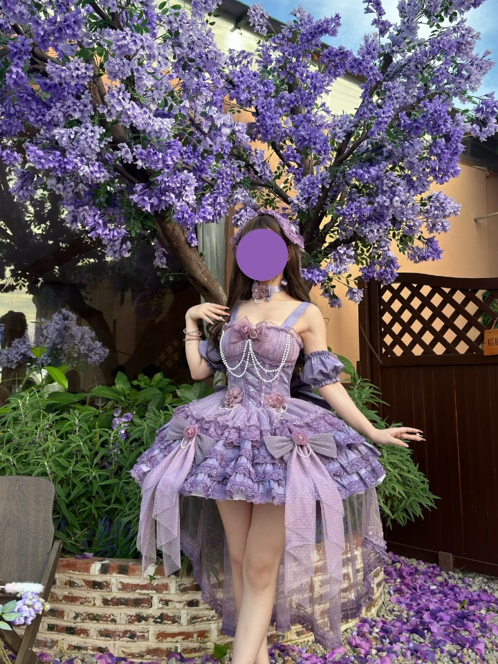 紫色款的这条也是很貌美的嘞，好喜欢，不愧是紫色真的很有韵味啊 #Lolita #lolita原创设计 #我的第一条lo裙 #为你原创设计#花下情书lolita