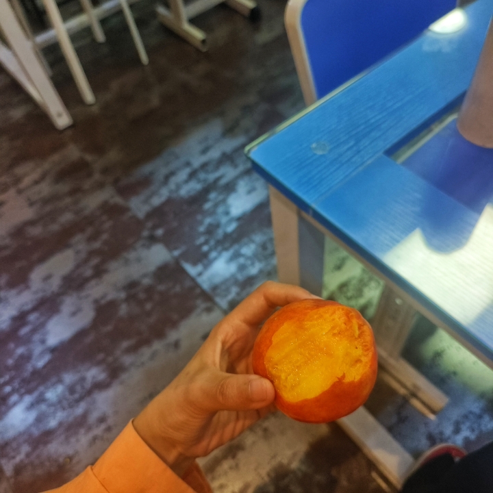 酸酸甜甜 带着桃子自身的香气