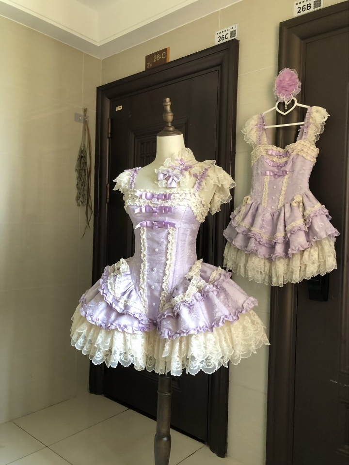 蜜蜜们大家知道嘛，小蓓蕾不仅要再贩啦，而且还出了新颜色，这个颜色怎么样，感觉好可爱哎#Lolita #lolita原创设计 #Lolita日常 #栀子来了原创设计 #小蓓蕾