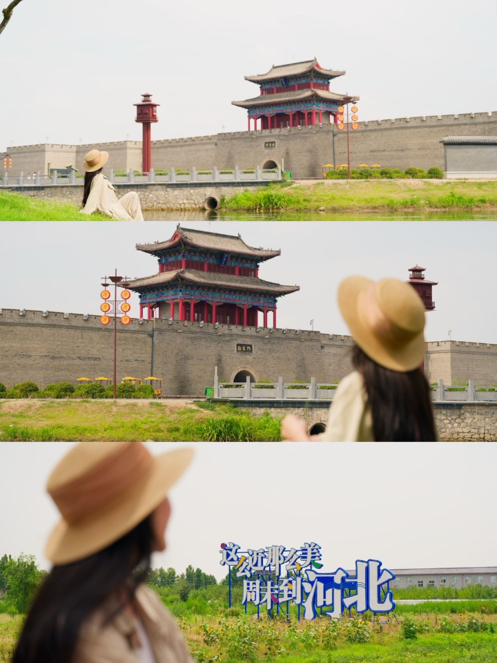 两天一夜，穿越千年的碳水盛宴！大名府深度攻略｜（超全打卡机位） 大名府超全打卡机位， 拿图来问❗️ · 📍第一站：运河边的宋韵时光 从北京出发高铁直达「北京大名府」遗址，新修的宋代宫殿群气势恢宏，站在汉白玉台阶上瞬间穿越回《清明上河图》！隔壁石刻博物馆藏着1000+块北魏至明清的石碑，触摸“大名县”三字的刻痕，指尖仿佛掠过宋仁宗时代的风～ · 🍜碳水暴击预警！ 在“大名宴”吃到扶墙出： ✔️芝麻烧...