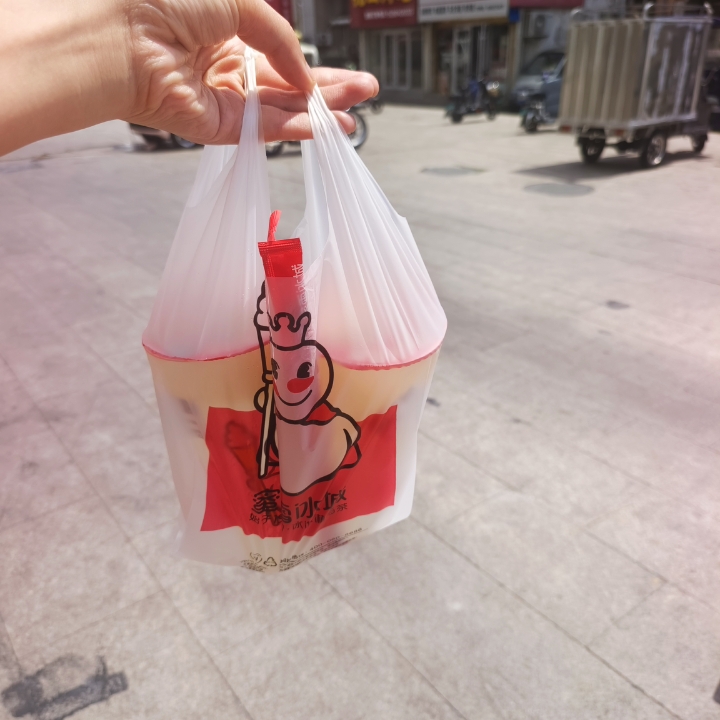 和妈妈喝柠檬水