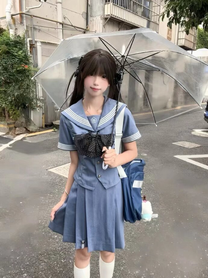 别管了又种草了水玉熊本蓝，短款真的上特别好看的嘞，真的好出片鸭 #jk#jk安利#梗豆物语