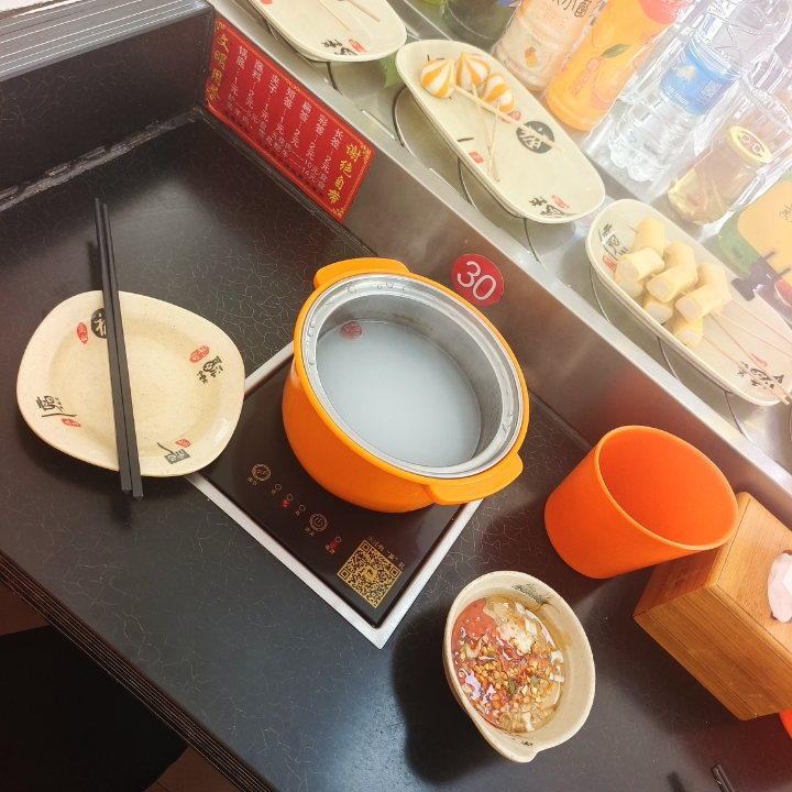 放假第一天 吃旋转小火锅