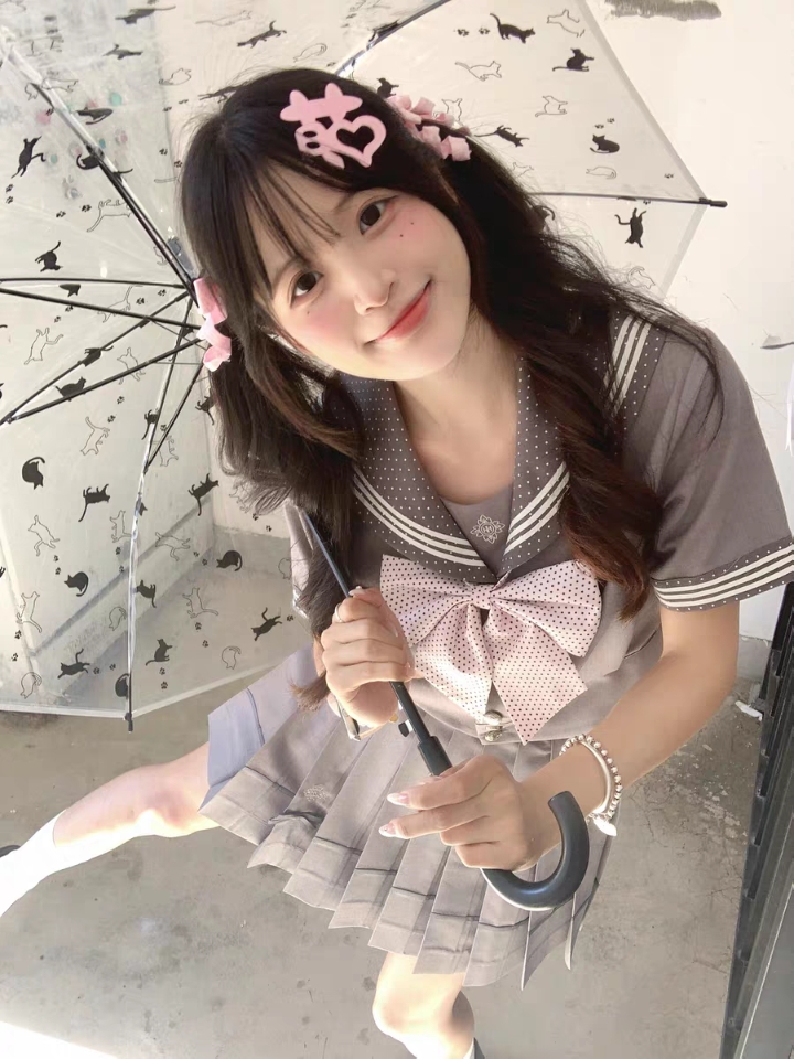 好喜欢梗豆家的水手服，这个配色也是超级好看的嘞，真的太萌啦 #梗豆物语#jk制服#jk日常
