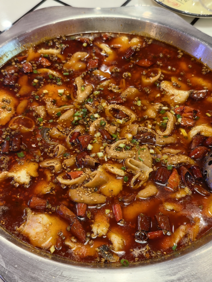 贵池路！超鲜嫩肥肠鱼🐟菜品全🆓自助～