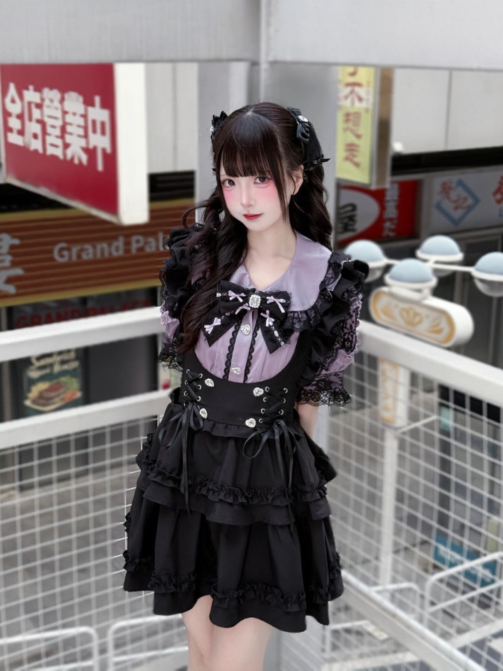 黑紫配色的蕾服真的甜酷甜酷的哎，而且这个设计好显高显瘦！#亚文化穿搭 #日系 #蕾服推荐 #蕾服穿搭