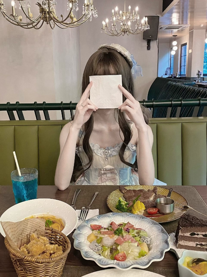和闺蜜吃漂亮饭就这样拍~💕
