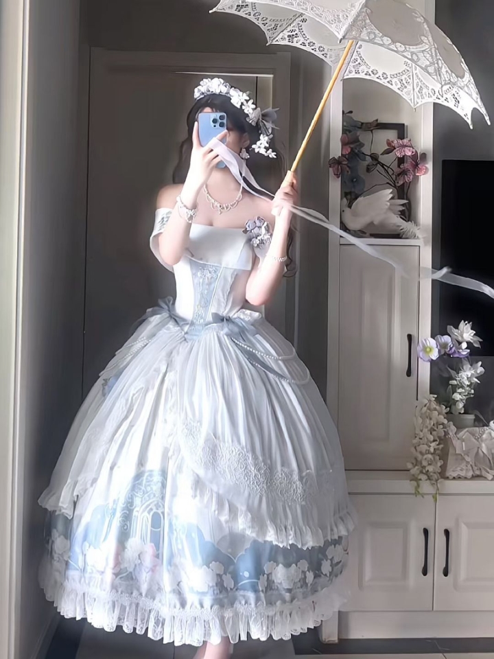 成人礼最适合穿的一套出现了!这个蓝色这个设计真的优雅感觉拉满了,大裙摆超美#Luuvica露薇卡 #Lolita #Lolita日常 #Lolita安利