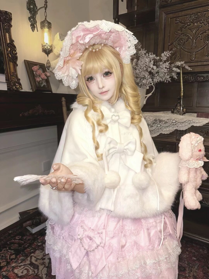 被这个模特图给种草到了啊，斗篷搭配起来真的是太萌了！！！超甜的嘞