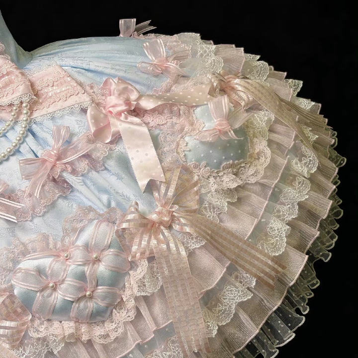 裙摆的这个胖乎乎的爱心好可爱呀！