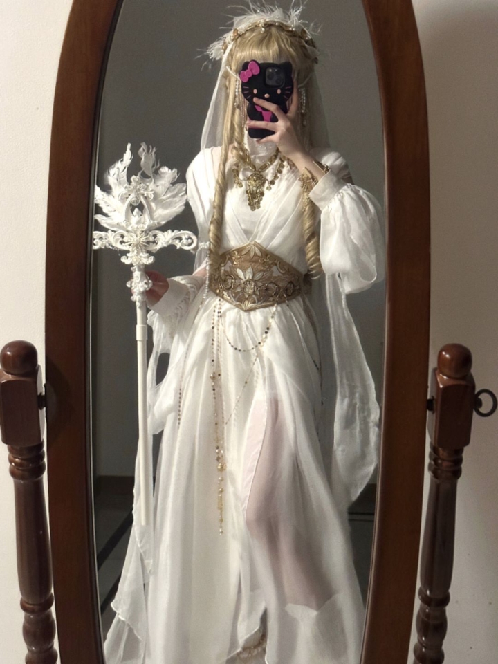 找到了非常适合旅行的小裙子，真的很飘逸！喜欢这个设计，想去旅行的老婆们可以试试辣