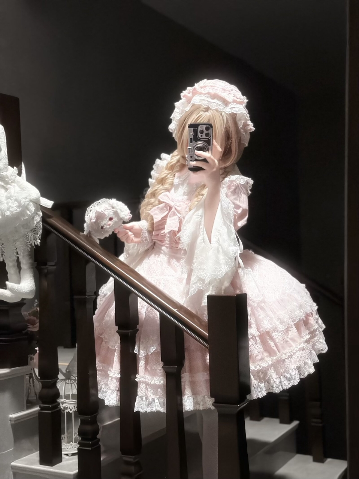 超粉嫩小裙子，真的很喜欢这个设计，加上婴儿帽整个设计都很doll#吃我一波lolita安利 #lolita #Lolita #lolita穿搭 #镜中爱丽丝
