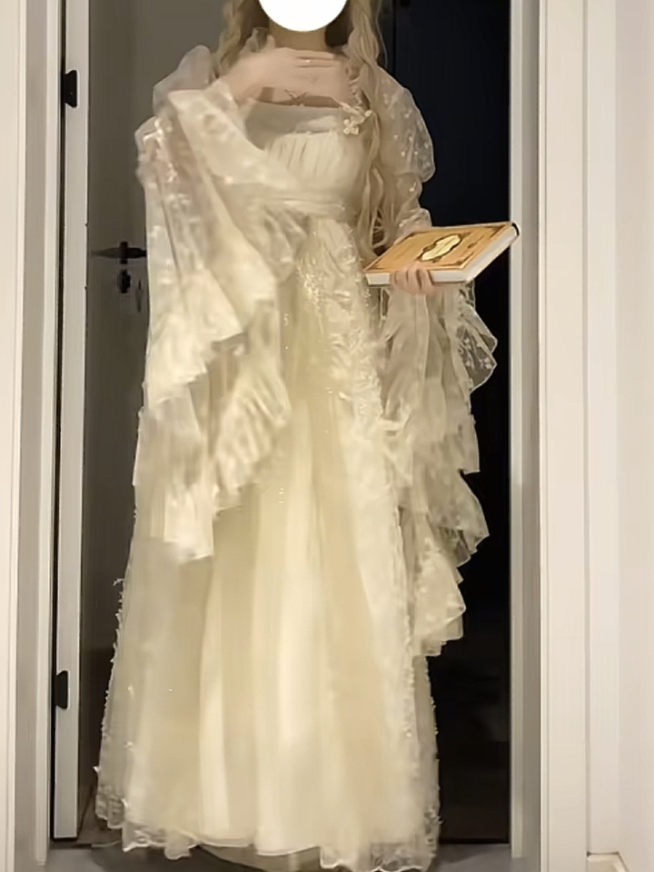 这种风格的裙子真的好适合去参加茶会，符合我对中世纪大小姐的幻想