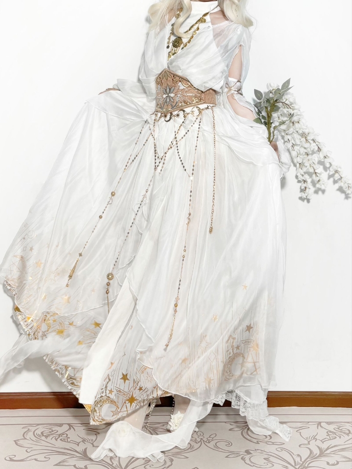 紫色衬衫加上吊带收腰托胸款的裙子真是绝配呀，以前我没发现这种搭配这么好看呢