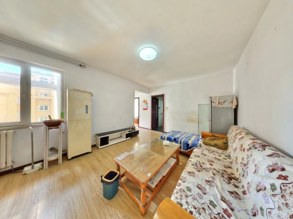 李沧区·福临万家二期:出租 74.31平，双南卧户型，采光好，家具家电齐全，拎包入住，近地铁，生活配套完善，出行方便