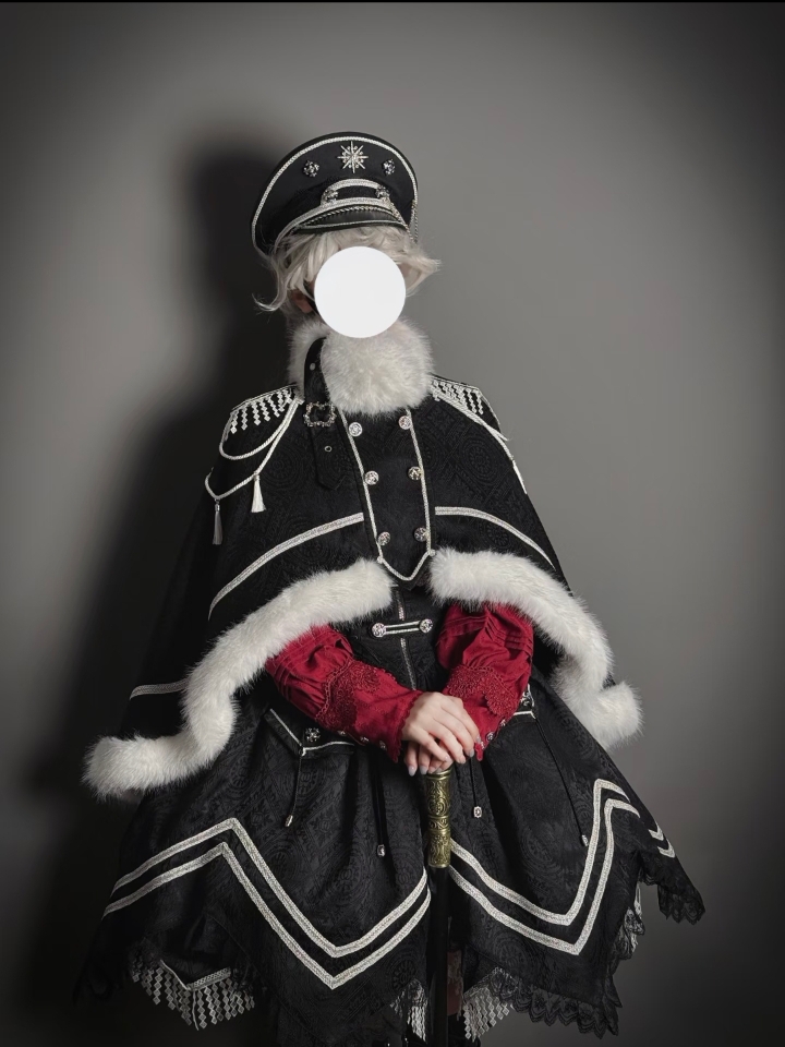 黑红真的超级酷啊，这个绶带好有设计感的嘞，衬衣的衬衣搭配起来好有层次感#lo#lolita#lolita安利