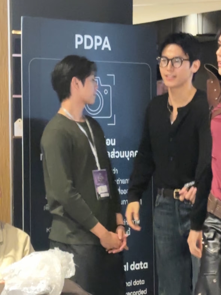 随时可以到岗，可以实习六个月以上。这个学期已经上完课考完试了，之后都没有课程安排了。