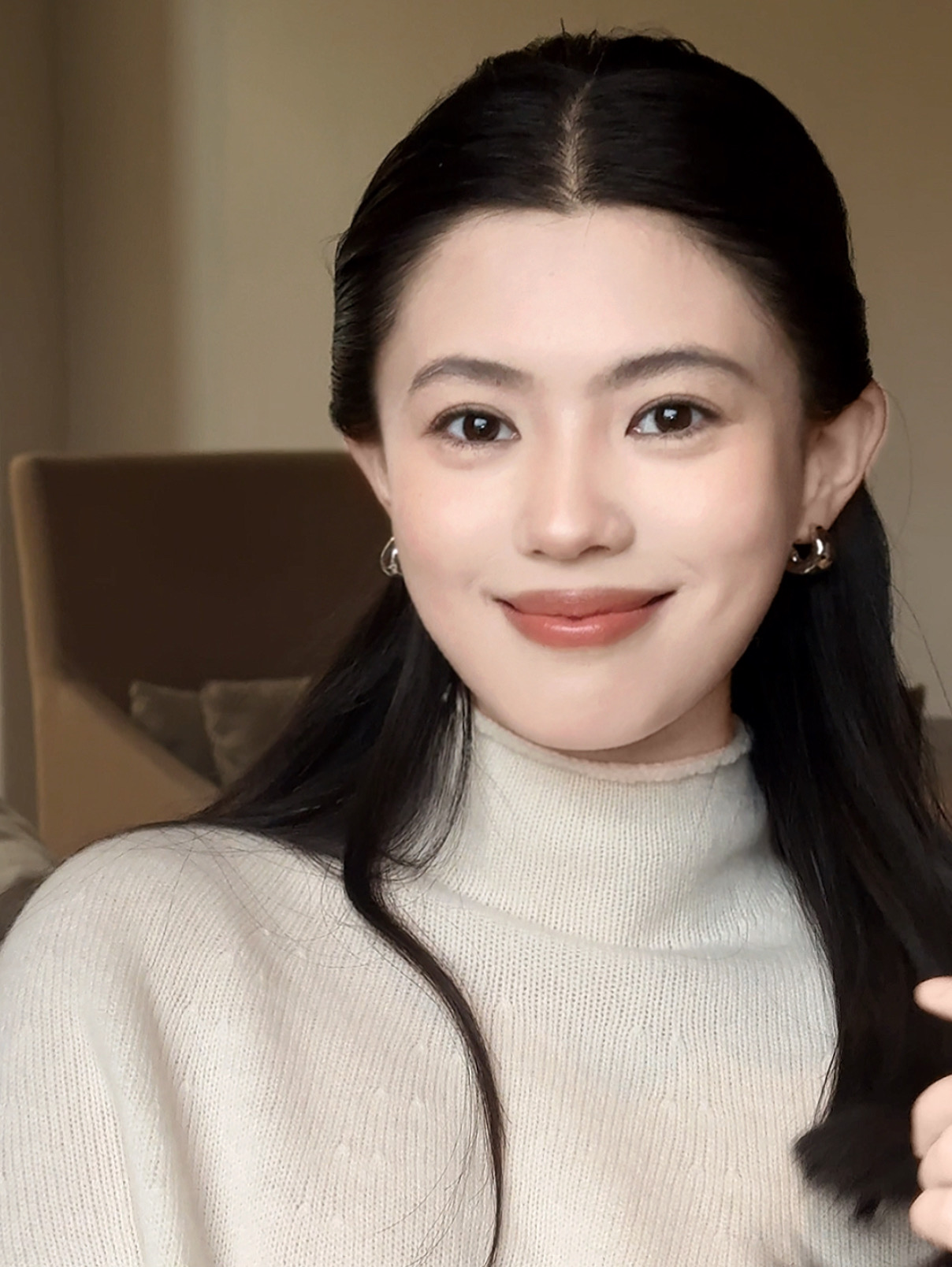 用饱满透亮的无粉底妆容来迎接明媚的春天