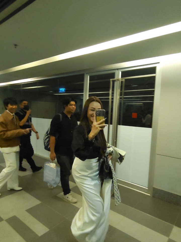 我跟你说真的，我从小到大都没有被你这么丑的人追求过，这不是宣泄情绪，是我真实的感受，发自内心的感受，自从被你告白后，我每天都很自卑，你看到刘亦菲范冰冰会去追求她们吗？你不会，因为你知道这些大美女看不上你。可是你却在追求我，说明在你眼里，我跟你的颜值是匹配的，我的天啊，我一想到这件事，就隐隐约约有种想杀人的冲动。恳请你停止对我的喜欢，你的追求，已经深深伤害了我的自尊