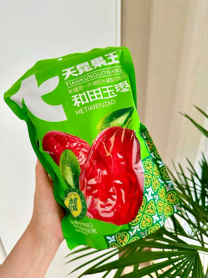 天昆果王新疆红枣  整袋500g，💰12.9  味道甘甜却不腻😘肉厚核小  果肉绵密有嚼劲，吃完嘴里淡淡余香  【复.制这个👇去桃宝】 6fu致4/ CZ321 oQnwUzghzS2₳:/ 打開🍑寶:/
