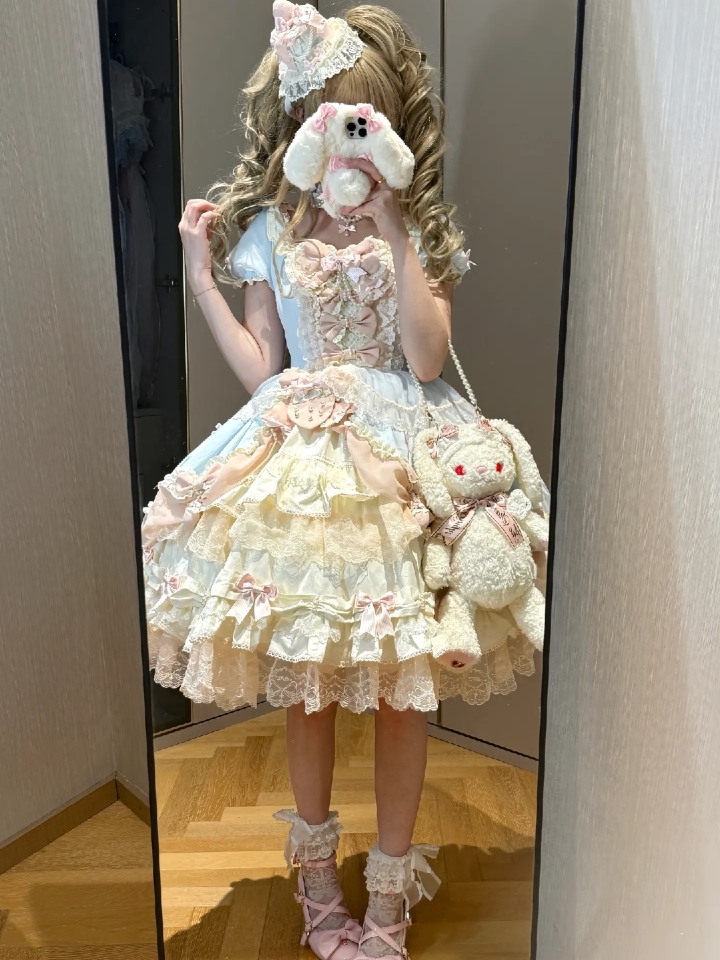 种草了梦孚子家的草莓缎带准备生日时穿啊，姐妹们觉得怎么样