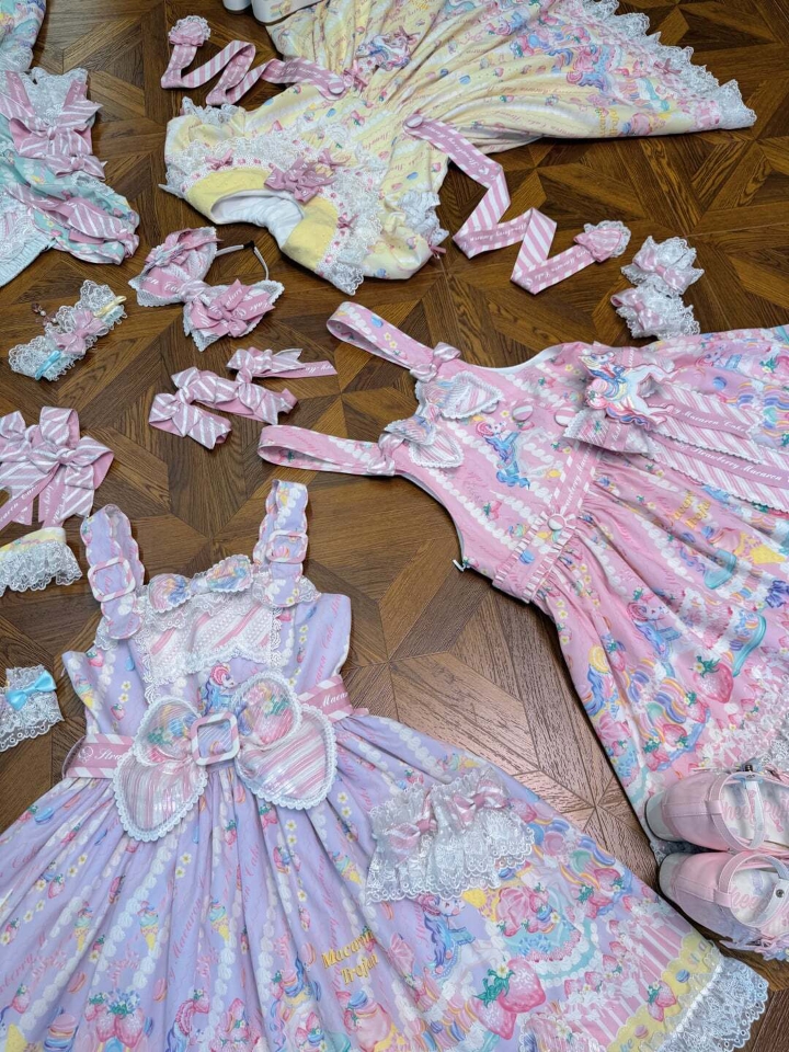 紫色背带真的很萌哇，腰间大蝴蝶结好可爱！一下子就戳中了