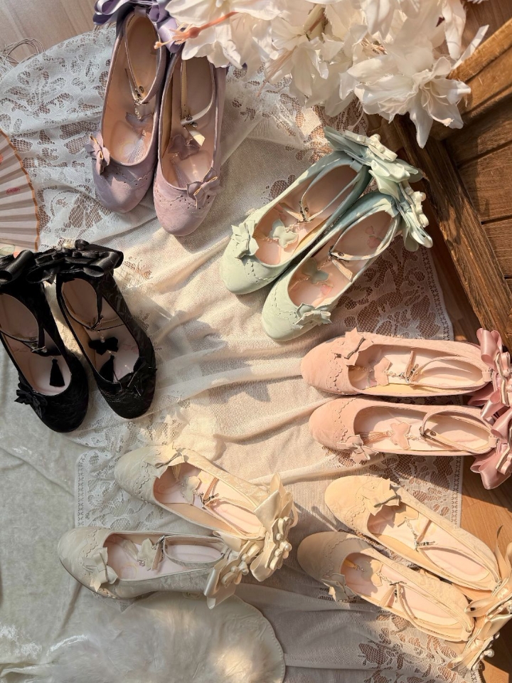 每个颜色都是超级好看的嘞，大家都冲哪个颜色哇，米米嘟，是桃小坞家的 #lolita鞋上新 #芭蕾风高跟lo鞋 #lo裙女鞋