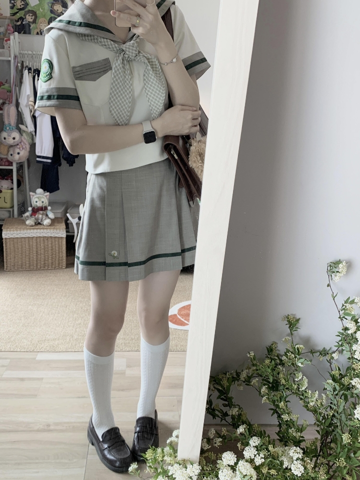 梗豆物语家也太会出水手服了吧，这个配色和设计都在我的心巴上啊