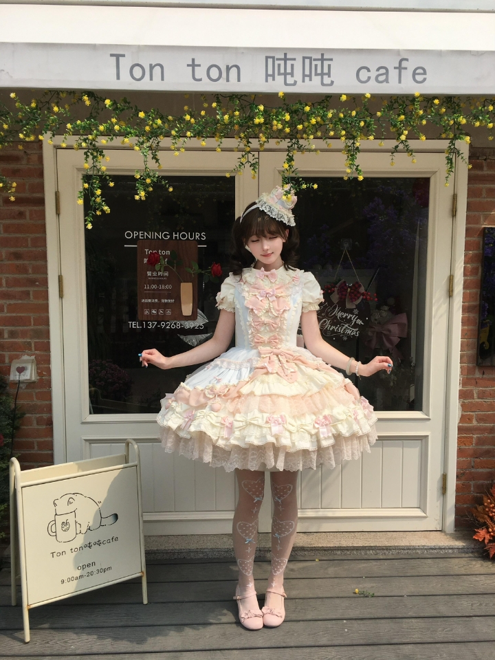 种草了梦孚子家的草莓缎带准备生日时穿，姐妹们有没有搭配的鞋子推荐