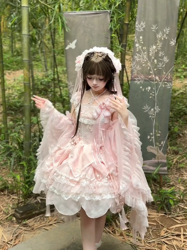 最近真的超爱中华风lo裙啊，一下就种草了十里樱呀