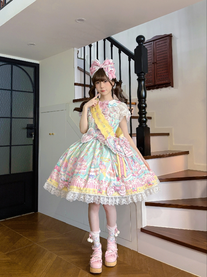 把彩虹🌈装进裙子里！太美丽啦！