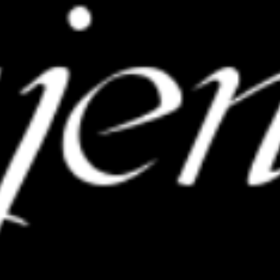 很生动的描述…我们可能长久的带着过那枚戒指 忍不住和朋友炫耀夸赞 也气愤郁闷过犹豫要不要摘下那枚戒指 一个契机摘下后才发现指尖已经有了深深浅浅的痕迹 或许提醒着你那些美好促使你再戴上它 或许随着时间的流逝 看它慢慢的淡化 若干岁月后 再看到那枚戒指 或许也会感叹还有过那样甜蜜又苦涩的岁月吧