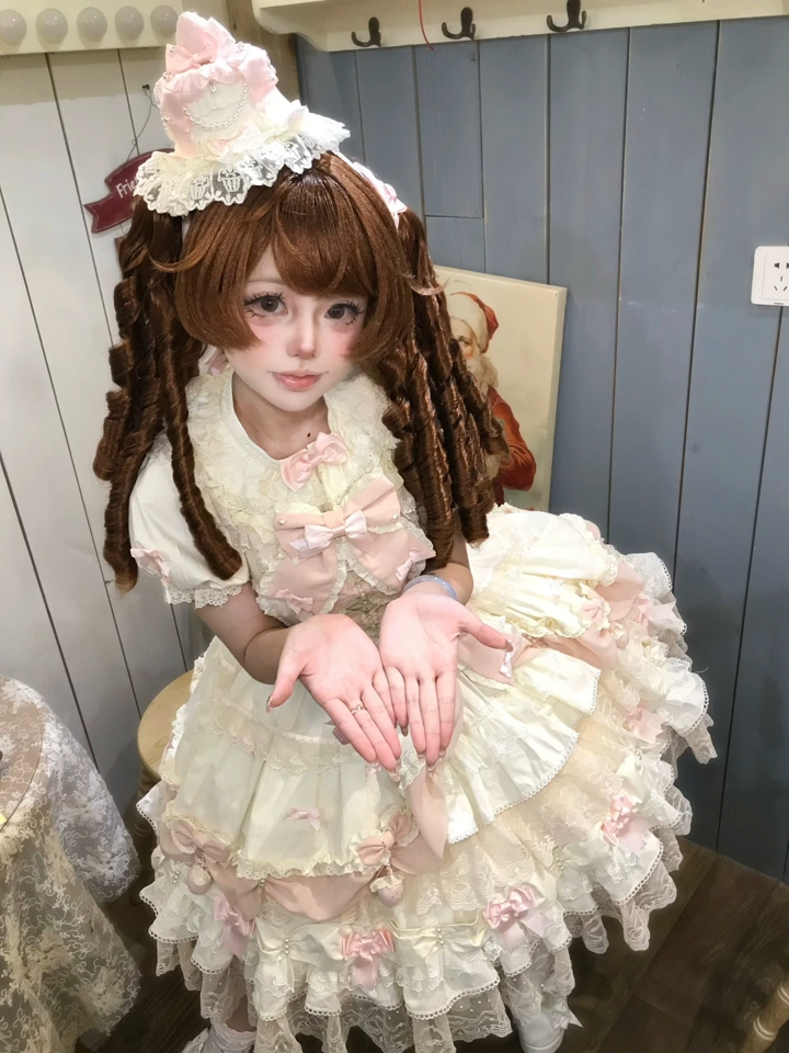 就这个草莓缎带简直不要太萌，穿上就是甜甜小蛋糕啊