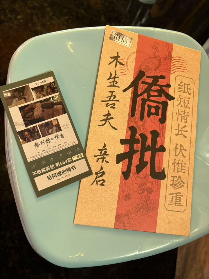 假如你是三个硕士论文盲审专家，请你从写作逻辑学术创新性等分析评价这篇硕士论文能否通过盲审，要求严谨，认真，真实科学给出具体分数与修改建议。 最后的分数和盲审结果差不多，但是