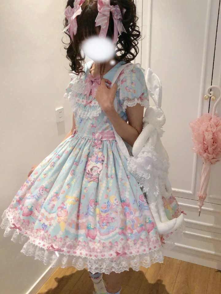 好久没刷到如此古早甜呲的lo裙了！