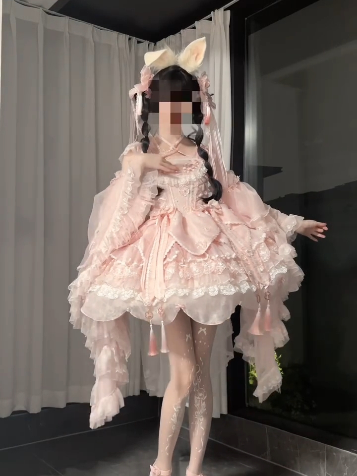 种草了十里樱，纠结要不要冲这个袖子啊，感觉有些好看