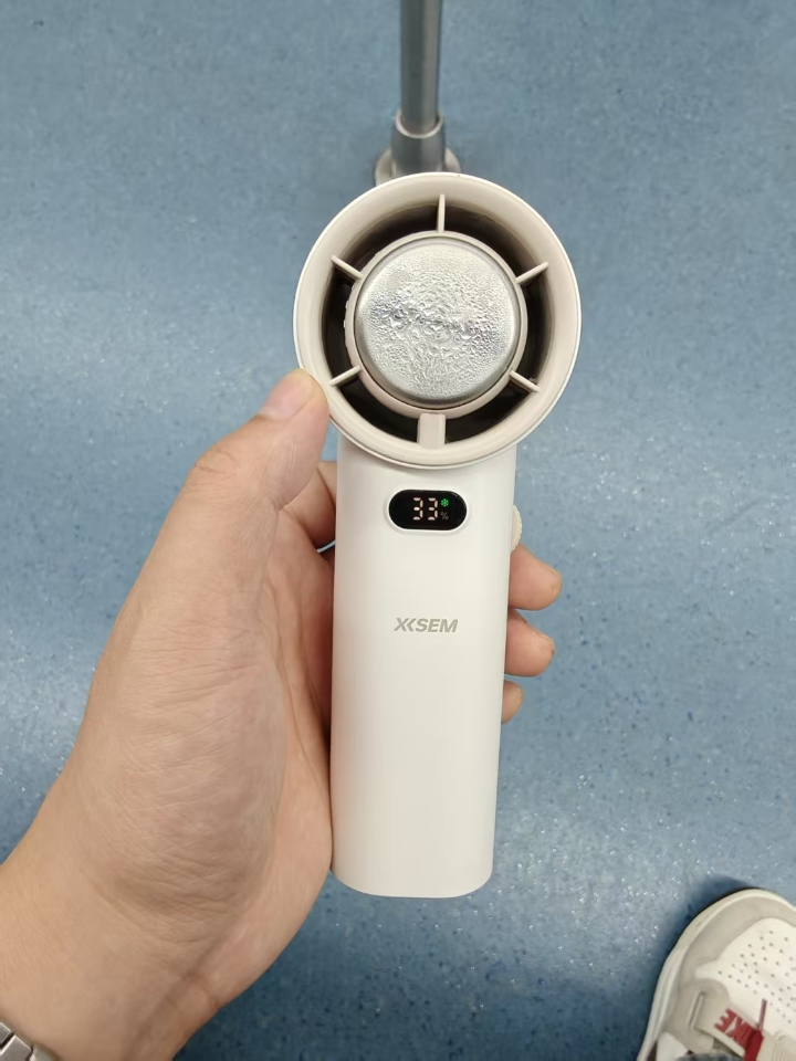夏天出去玩真的少不了小风扇！